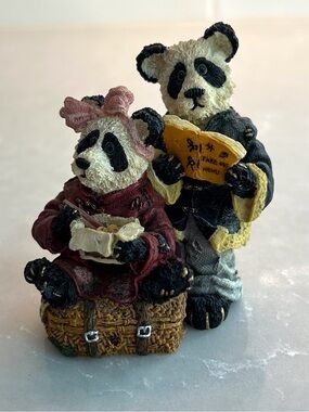 Boys Bears “Hsing Hsing and LingLing Wonbruin…Carryout figurine (#2433)